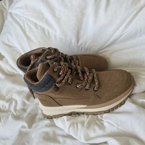 Women’s Lace-Up Brown Hiking Boots